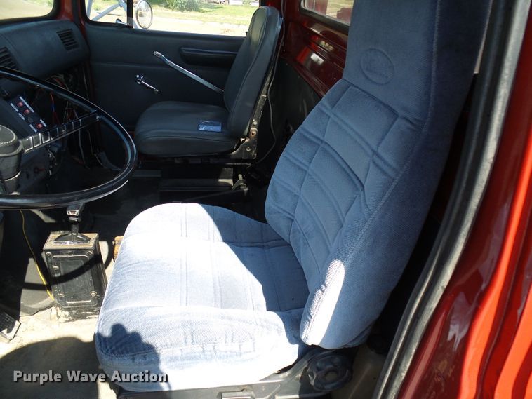 image for item DI0665 1988 Ford L8000 fire truck