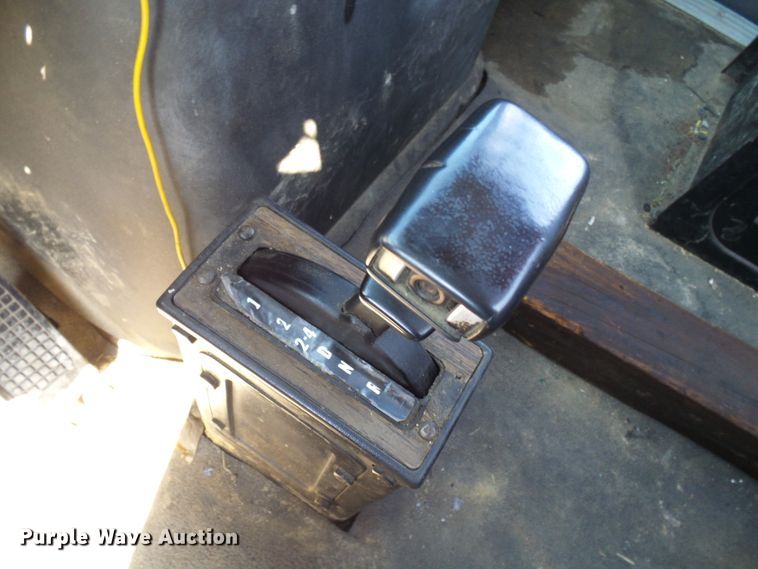 image for item DI0665 1988 Ford L8000 fire truck