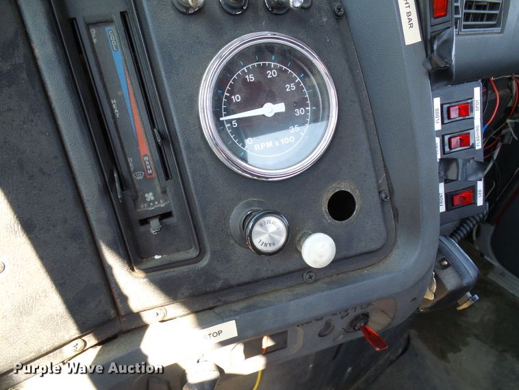 image for item DI0665 1988 Ford L8000 fire truck