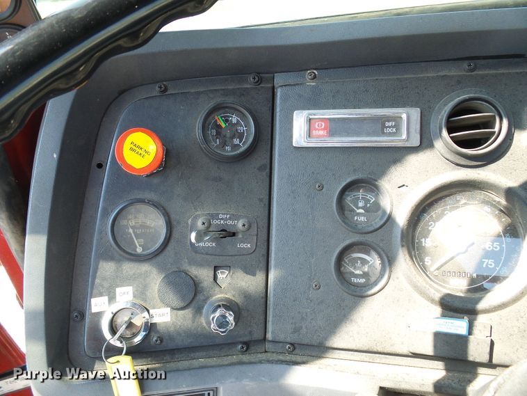 image for item DI0665 1988 Ford L8000 fire truck