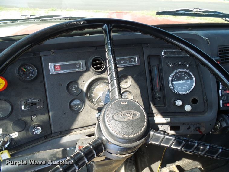 image for item DI0665 1988 Ford L8000 fire truck