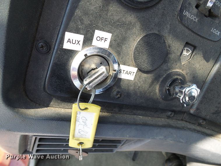 image for item DI0665 1988 Ford L8000 fire truck