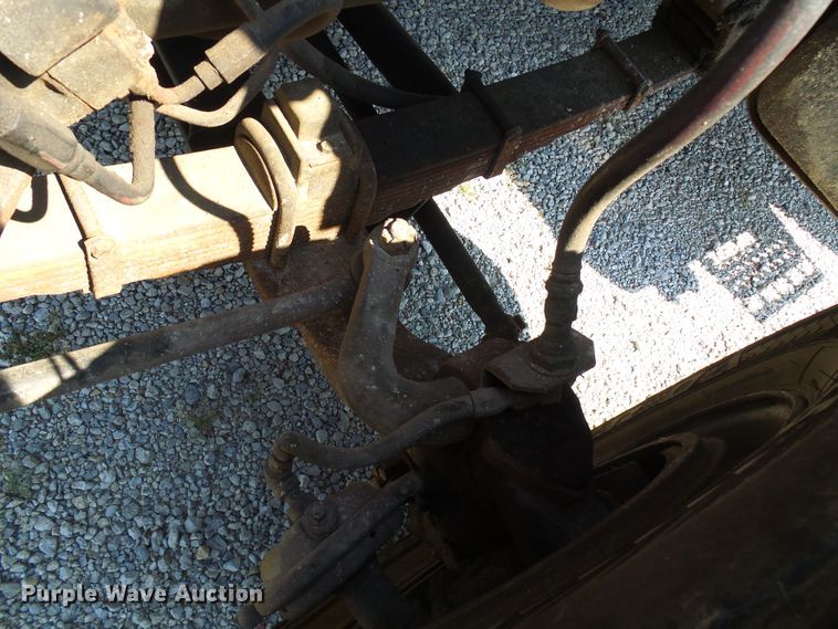 image for item DI0665 1988 Ford L8000 fire truck