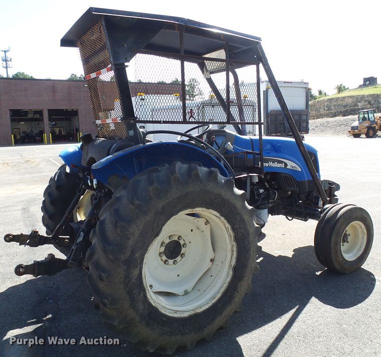 image for item DI0676 2004 New Holland TN70A tractor