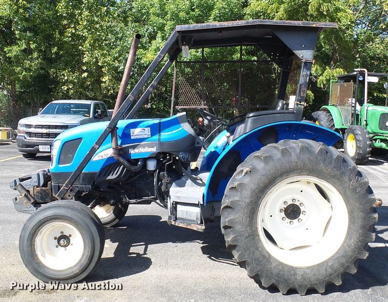 image for item DI0676 2004 New Holland TN70A tractor