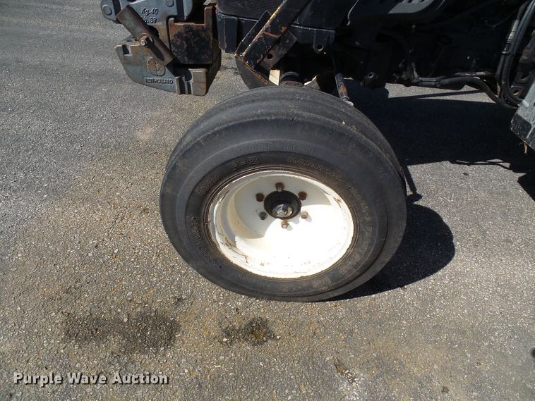 image for item DI0676 2004 New Holland TN70A tractor