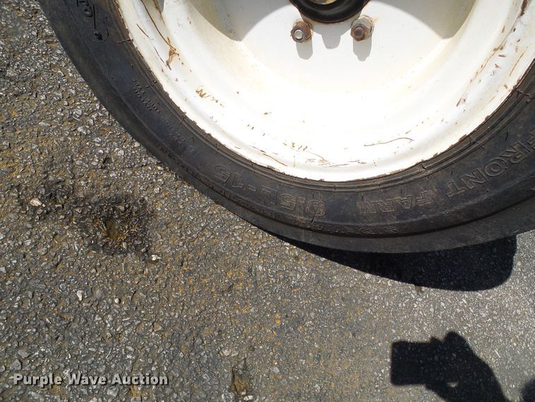 image for item DI0676 2004 New Holland TN70A tractor