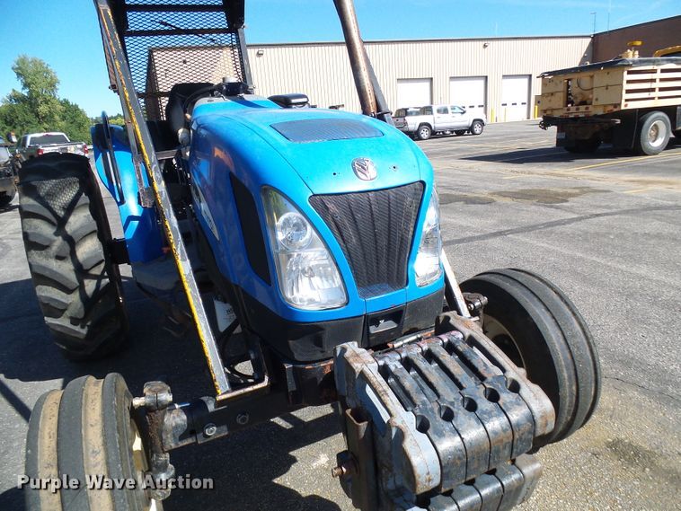 image for item DI0676 2004 New Holland TN70A tractor