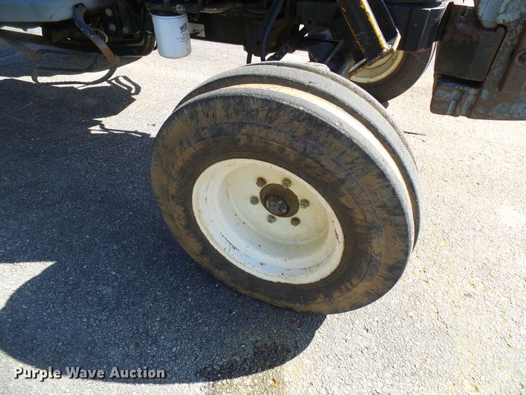 image for item DI0676 2004 New Holland TN70A tractor