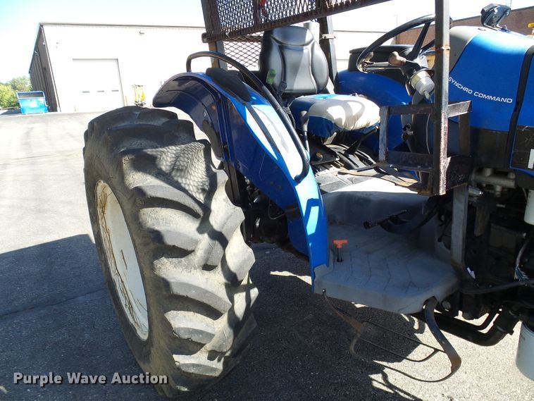 image for item DI0676 2004 New Holland TN70A tractor