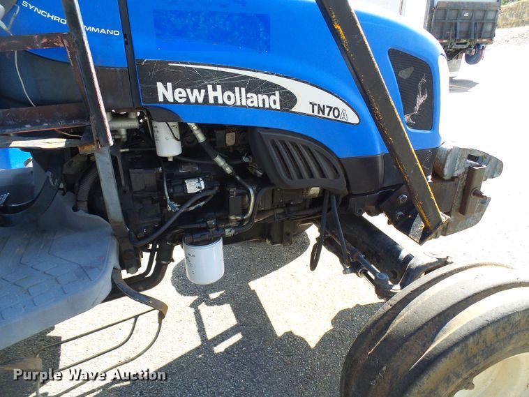 image for item DI0676 2004 New Holland TN70A tractor