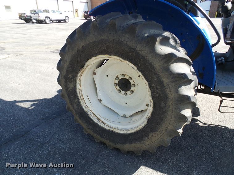 image for item DI0676 2004 New Holland TN70A tractor
