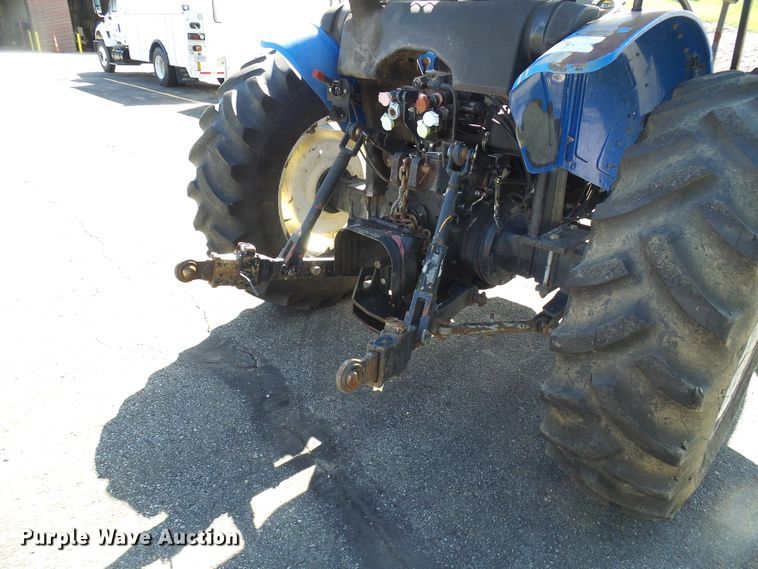 image for item DI0676 2004 New Holland TN70A tractor