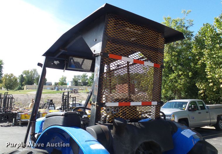 image for item DI0676 2004 New Holland TN70A tractor