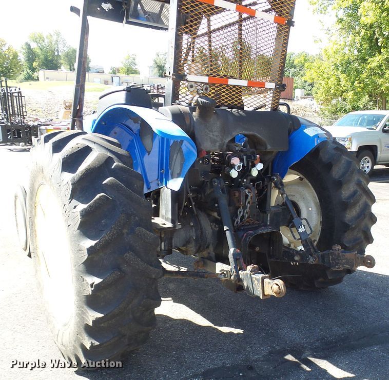 image for item DI0676 2004 New Holland TN70A tractor
