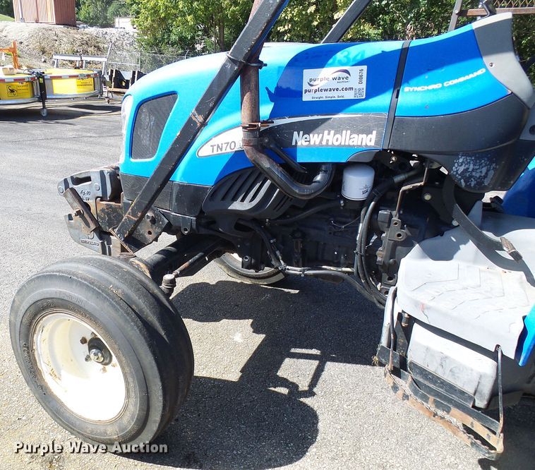 image for item DI0676 2004 New Holland TN70A tractor