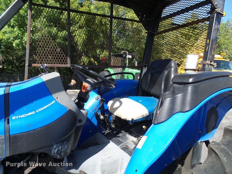 image for item DI0676 2004 New Holland TN70A tractor