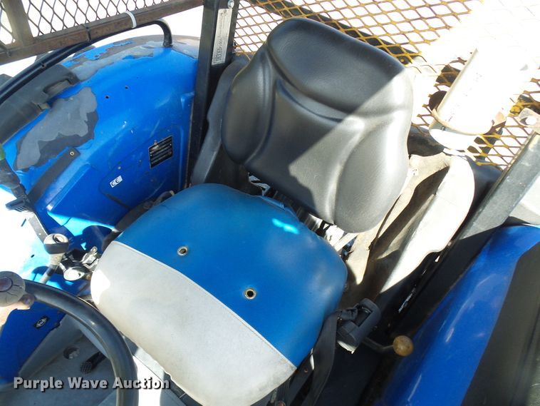 image for item DI0676 2004 New Holland TN70A tractor