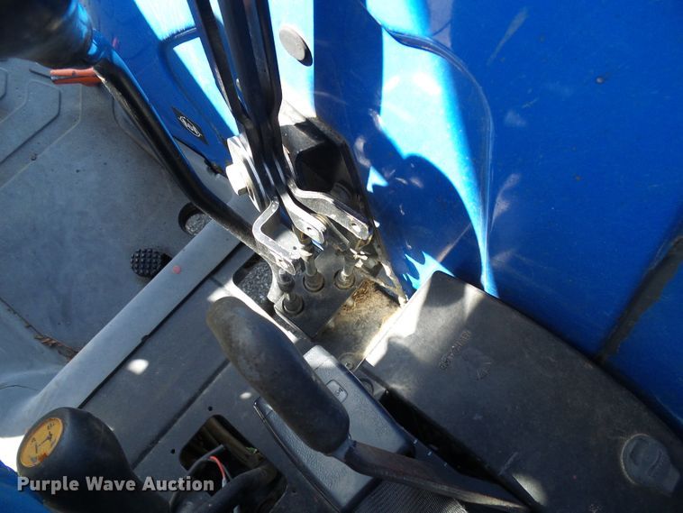 image for item DI0676 2004 New Holland TN70A tractor