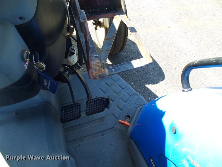 image for item DI0676 2004 New Holland TN70A tractor