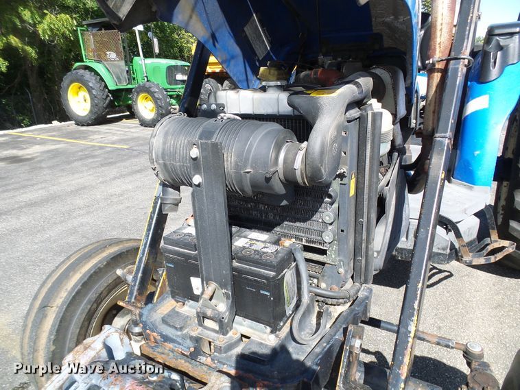 image for item DI0676 2004 New Holland TN70A tractor