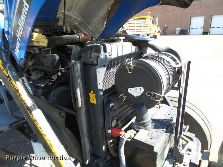 image for item DI0676 2004 New Holland TN70A tractor