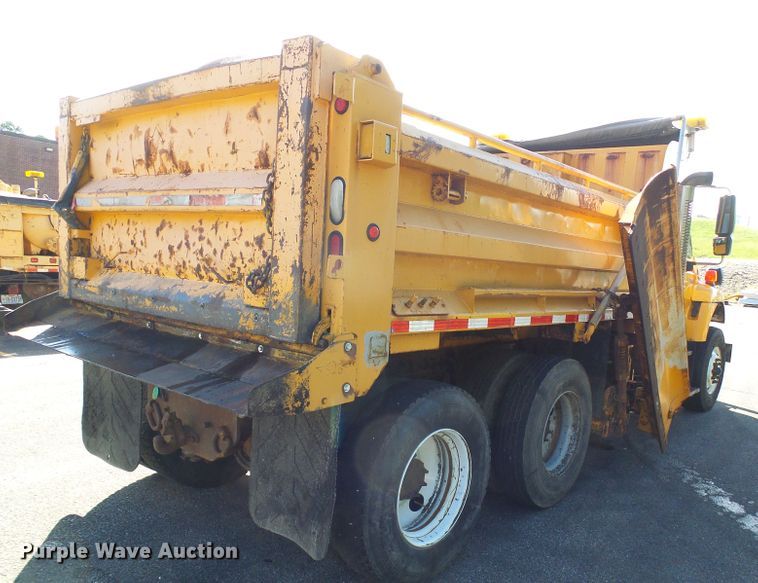 image for item DI0677 2006 International 7400 dump truck