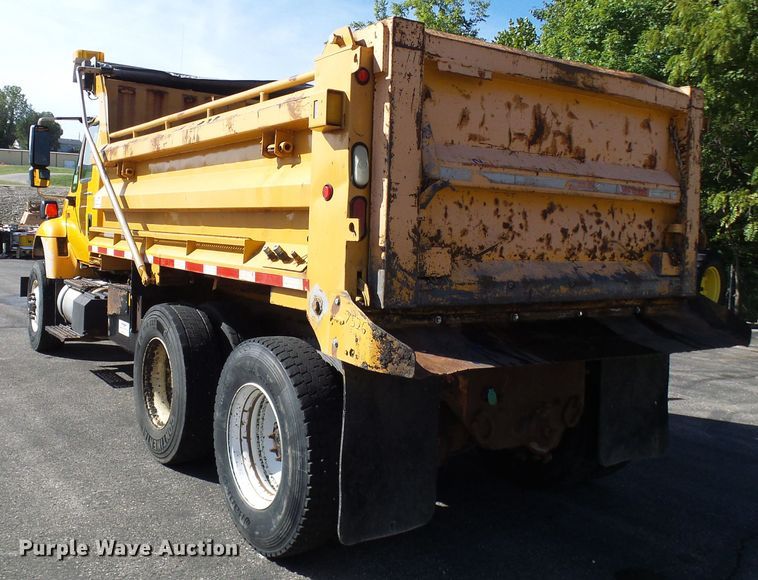 image for item DI0677 2006 International 7400 dump truck