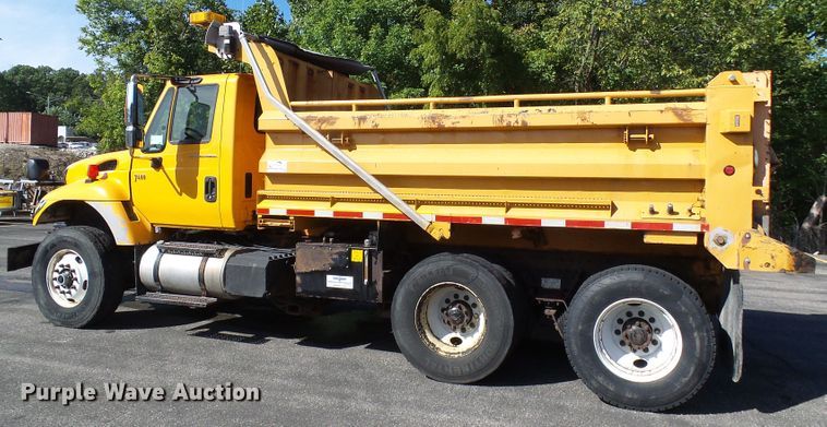image for item DI0677 2006 International 7400 dump truck