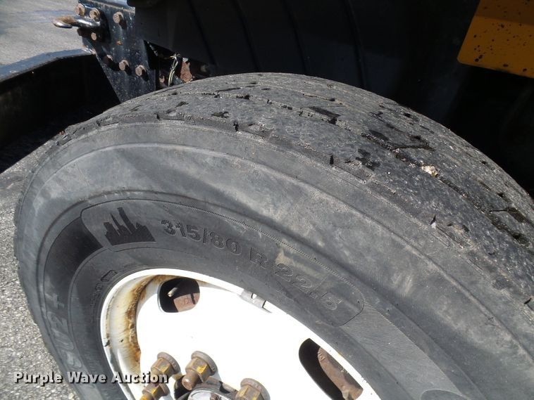 image for item DI0677 2006 International 7400 dump truck