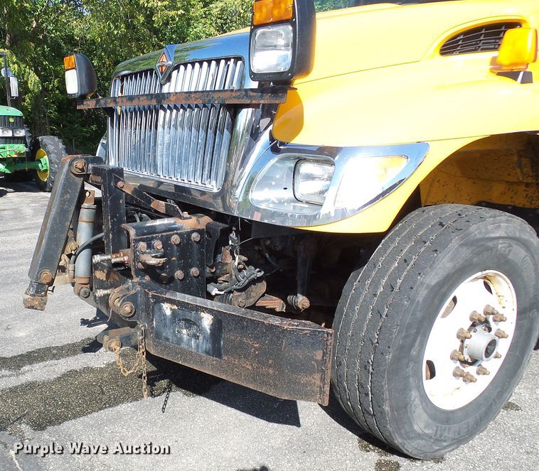 image for item DI0677 2006 International 7400 dump truck