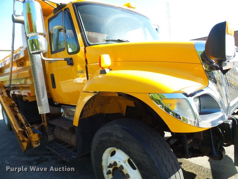 image for item DI0677 2006 International 7400 dump truck