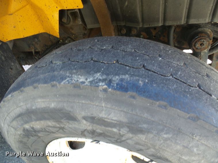 image for item DI0677 2006 International 7400 dump truck