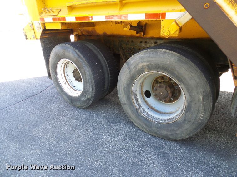 image for item DI0677 2006 International 7400 dump truck