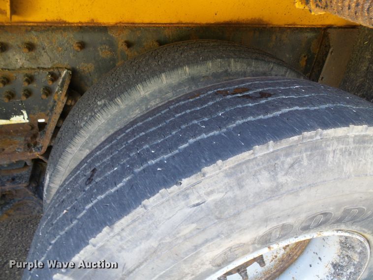 image for item DI0677 2006 International 7400 dump truck