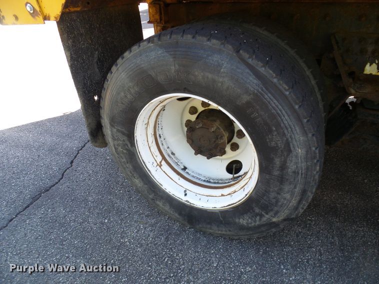 image for item DI0677 2006 International 7400 dump truck