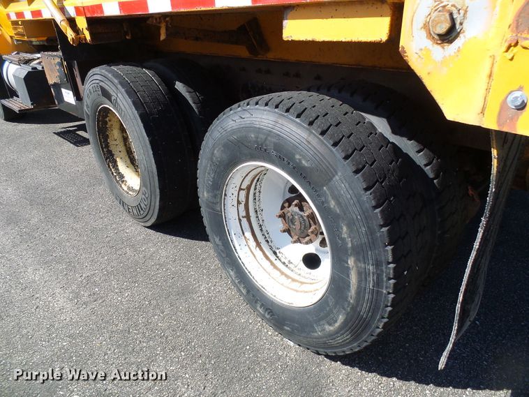 image for item DI0677 2006 International 7400 dump truck