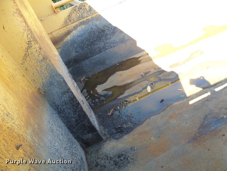 image for item DI0677 2006 International 7400 dump truck