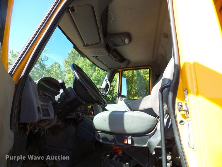 image for item DI0677 2006 International 7400 dump truck