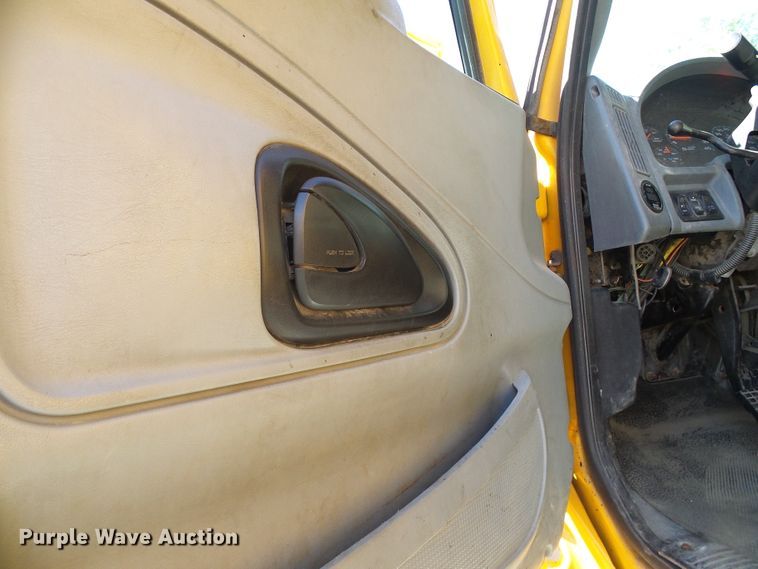 image for item DI0677 2006 International 7400 dump truck