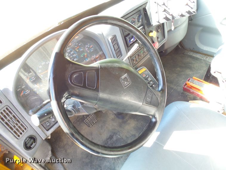 image for item DI0677 2006 International 7400 dump truck