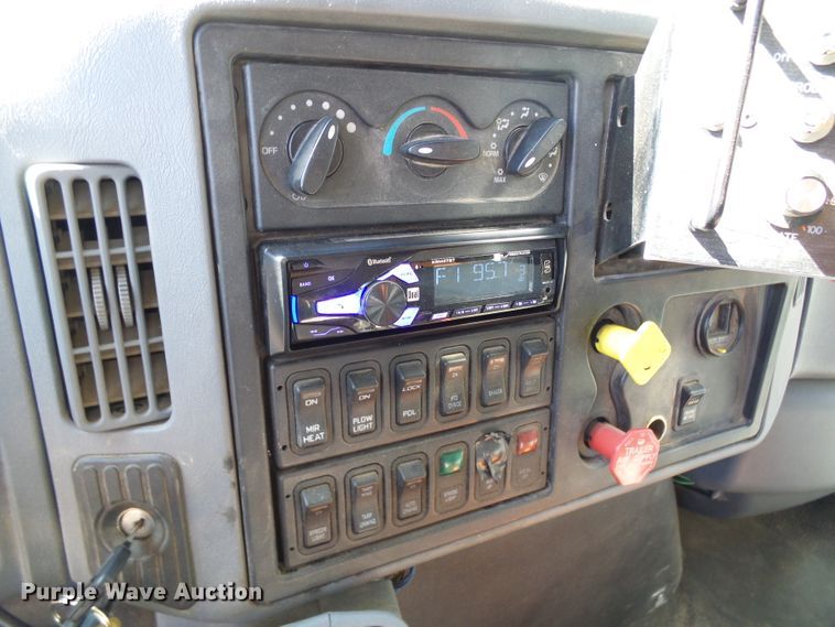 image for item DI0677 2006 International 7400 dump truck