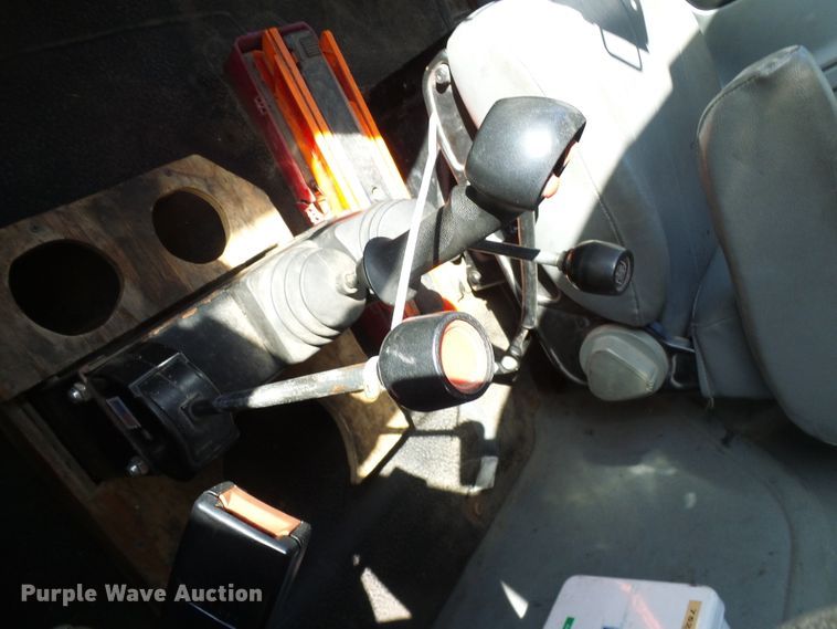 image for item DI0677 2006 International 7400 dump truck