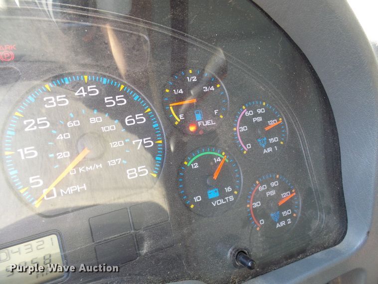 image for item DI0677 2006 International 7400 dump truck