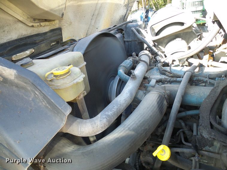 image for item DI0677 2006 International 7400 dump truck