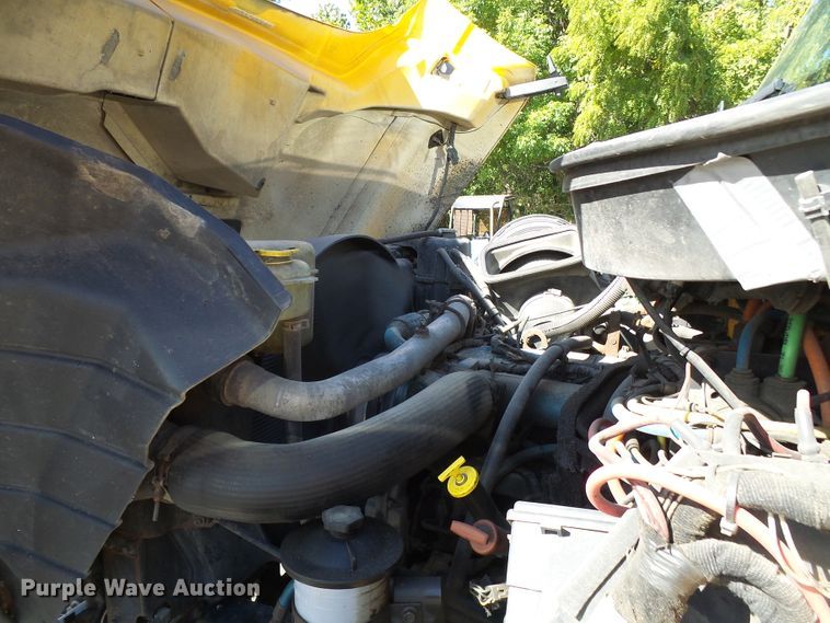 image for item DI0677 2006 International 7400 dump truck