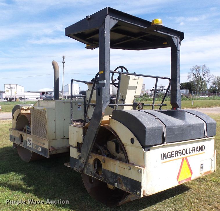image for item DI0680 Ingersoll Rand DD90 double drum vibratory roller