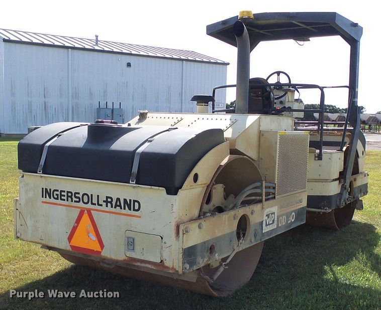 image for item DI0680 Ingersoll Rand DD90 double drum vibratory roller