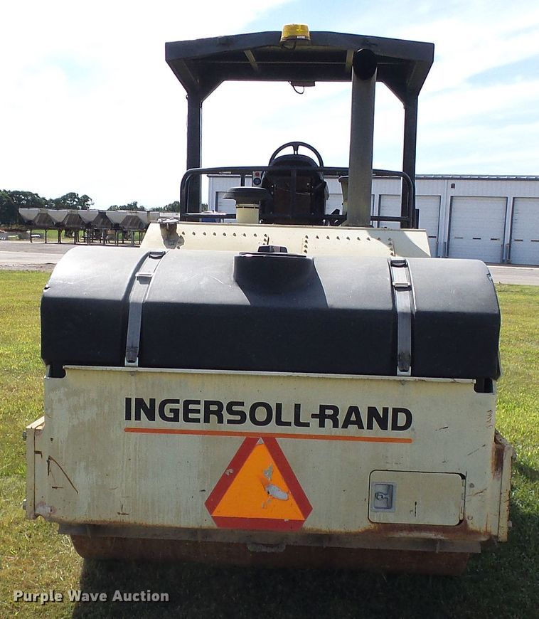 image for item DI0680 Ingersoll Rand DD90 double drum vibratory roller