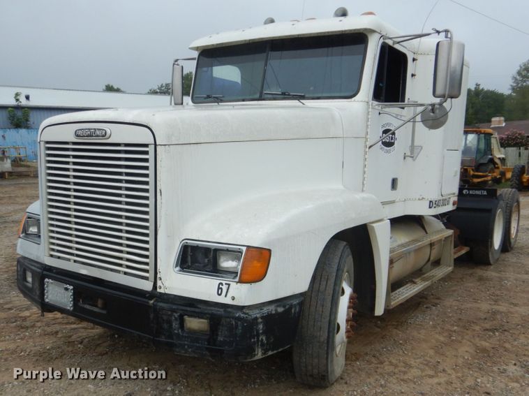 image for item DI2298 1999 Freightliner FLD semi truck